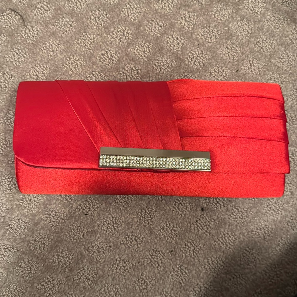 Red clutch